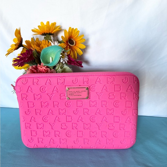 Marc By Marc Jacobs Accessories - Marc by Marc Jacobs EUC  iPad /tablet padded zip case
